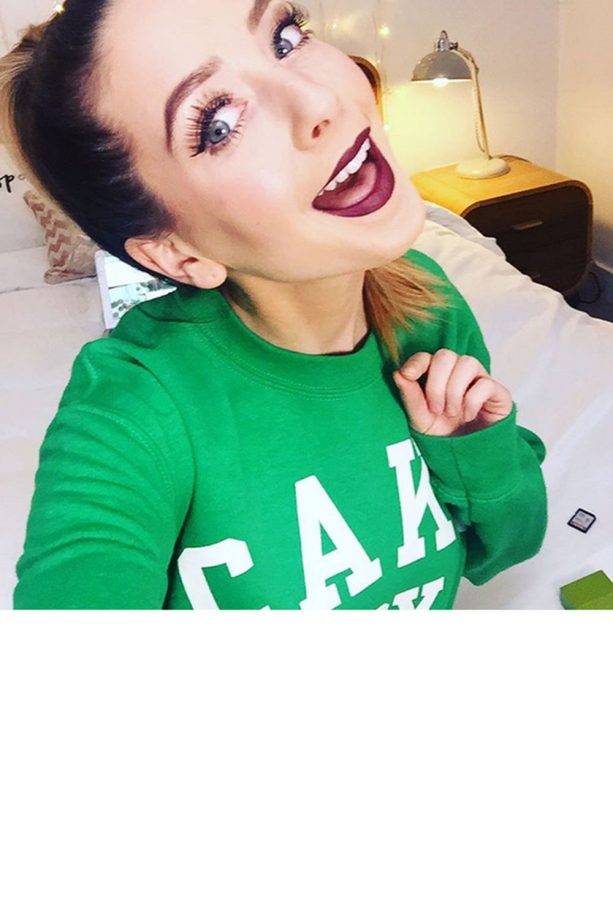 Zoella Goes For A High Ponytail With A Plum Lip And Winged Eyeliner, 2016