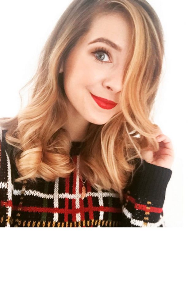 Zoella Opts For Loose Curls And A Red Pout, 2015