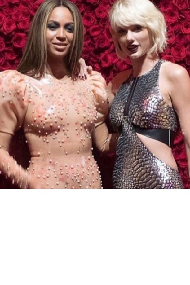 Beyonce And Taylor Swift Pose Together