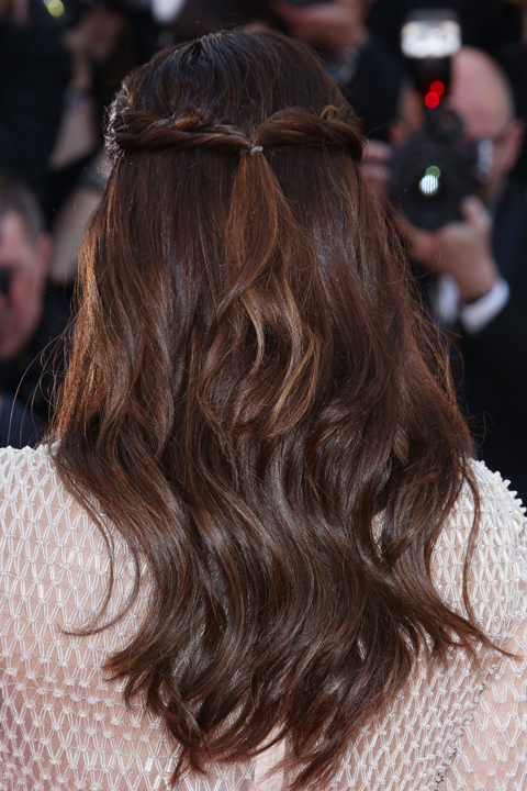 Eva Opts For Simple Twists To Nail Easy Elegance