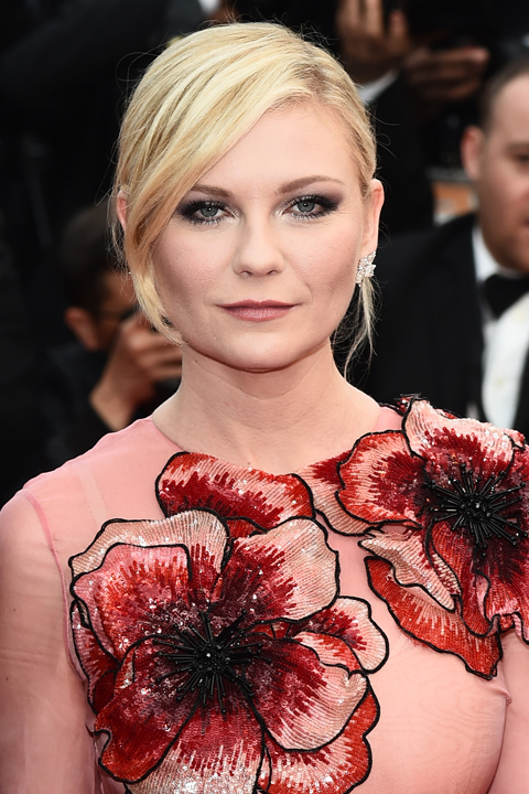 Kirsten Dunst Rocks A Statement Smoky Eye With Pearly Accents