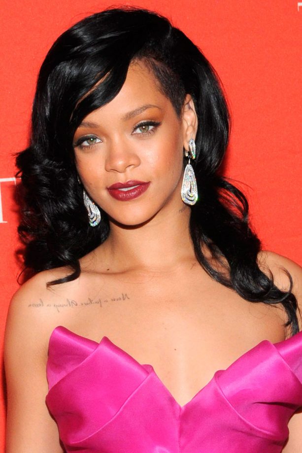 Rhianna Opts For Classic Hollywood Curls And Heavy Winged Eyeliner, 2012