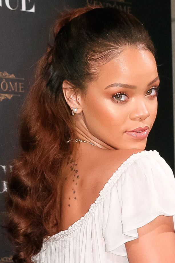 Rihanna Wears A High Ponytail With A Natural Fresh Face, 2016