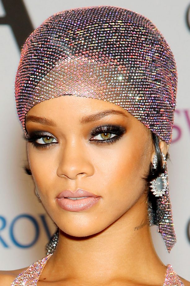 Rihanna Oozes Glamour With A Short Bob Draped In Diamonds With Silver Toned Dark Smokey Eye's, 2014