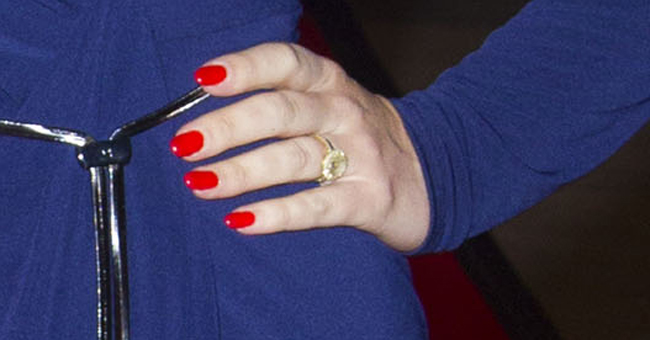 Kimberley Walsh Shows Off Her Stunning Gold Wedding Ring Following Her Barbados Wedding, 2016