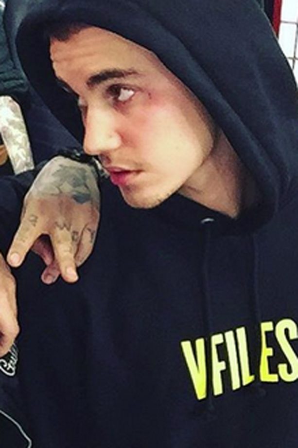 Justin Bieber Gets A Tiny Cross Tattooed Onto His Face (And Fans Are Devastated), 2016
