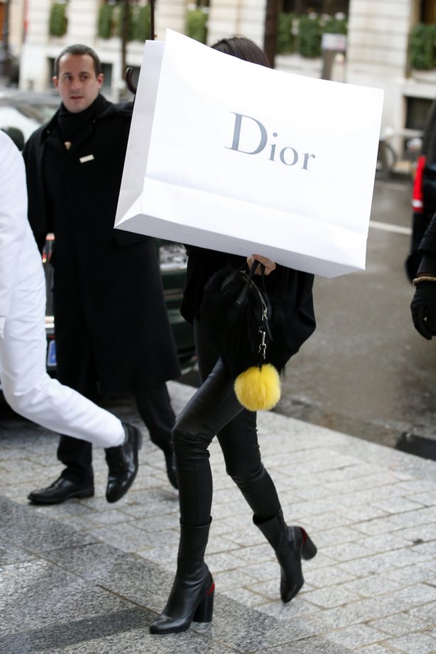 Kendall Jenner Finds A *Very* Fashion Way Of Hiding From The Paps, 2016