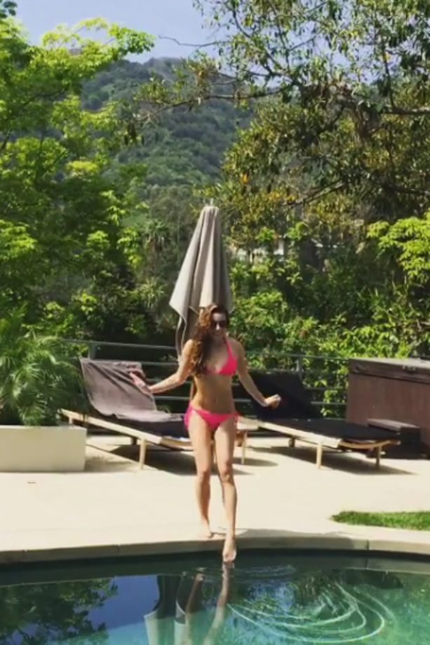 Lea Michele Shows Off Her Sensational Figure In A Hot Pink Bikini On Holiday, 2016