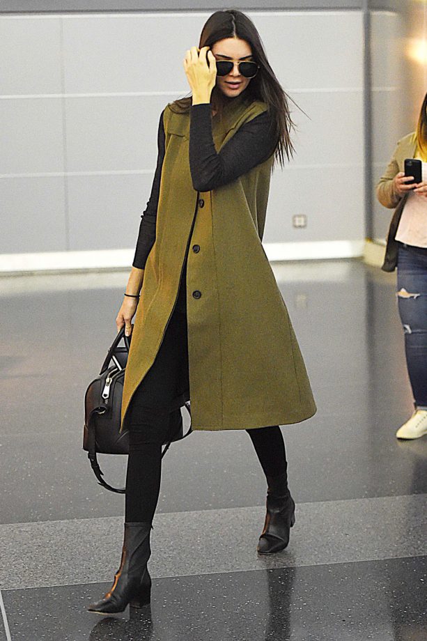 Kendall Jenner Giving Us A Khaki Crush In This Number At JFK Airport, New York, 2016