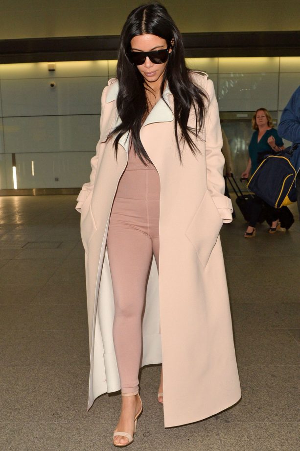 Kim Kardashian In A Pastel Look At Heathrow Airport, London, 2015