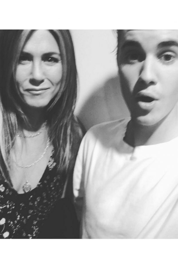 Justin Bieber Posts Selfie With Jennifer Aniston, 2015
