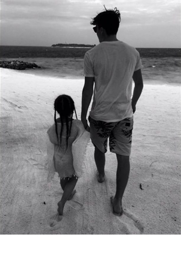 Brooklyn Beckham Holds Sister Harper's Hand As They Stroll Along The Beach, 2015