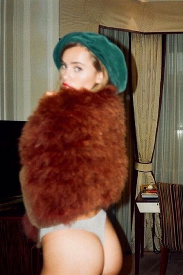 Suki Waterhouse Flashes Her Pert Derriere, 2015
