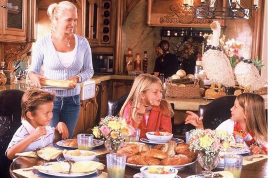 Yolanda Foster Shares A Throwback Family Snap, Feb 2016