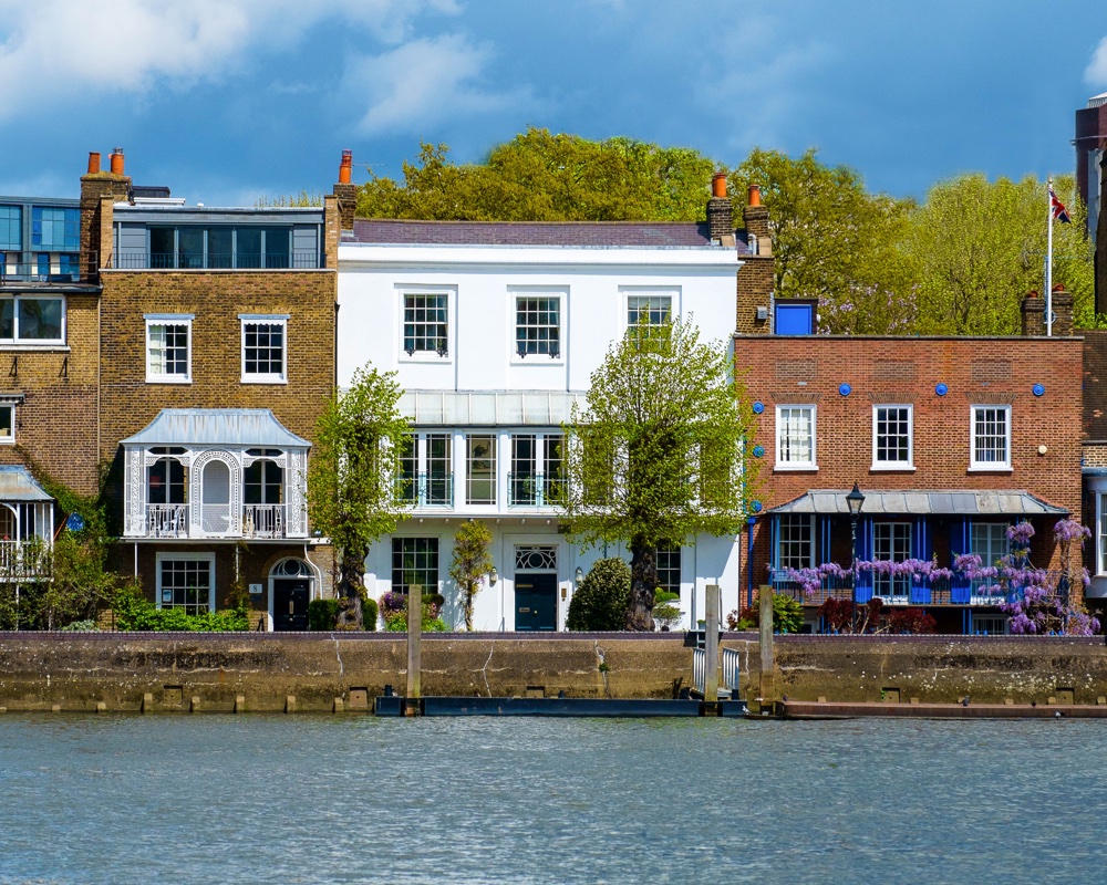 Grade II listed London home River Thames