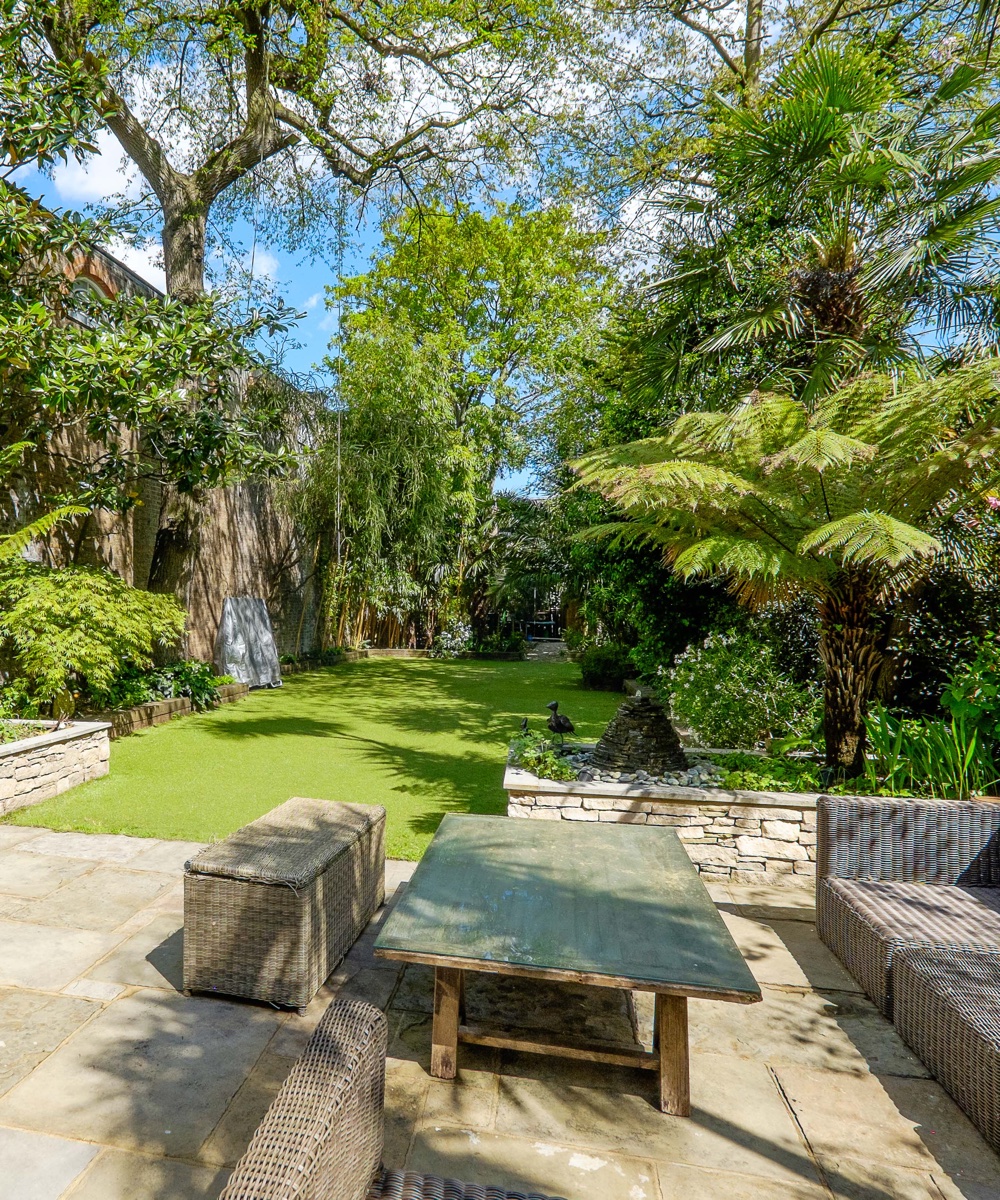 Grade II listed London home River Thames