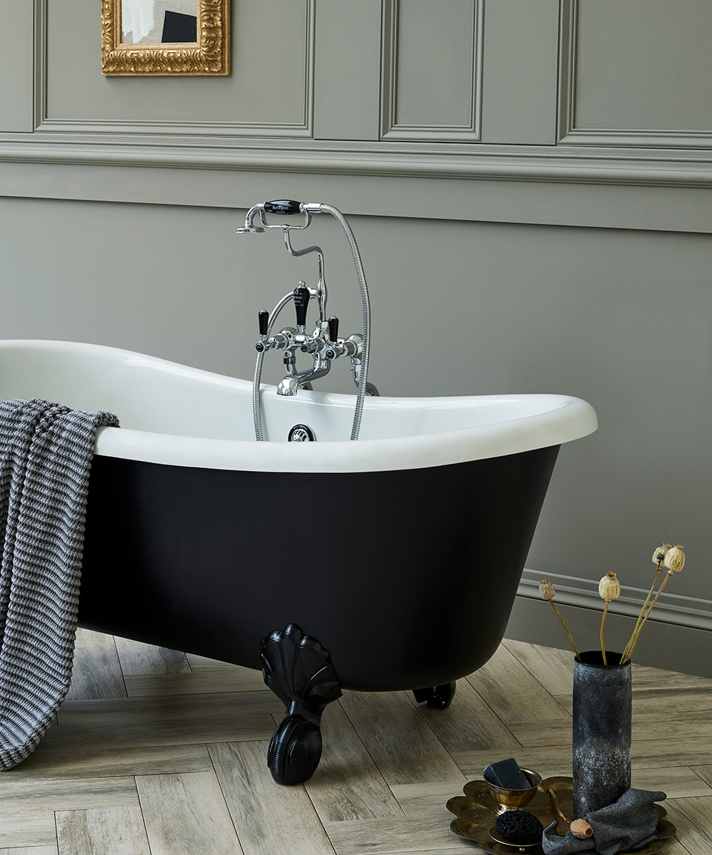 Black bathroom trend