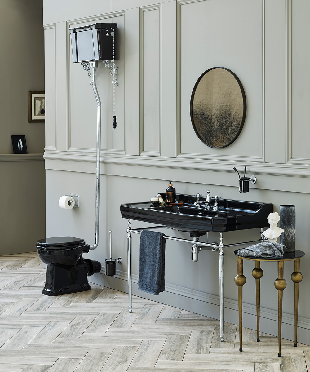 Black bathroom trend