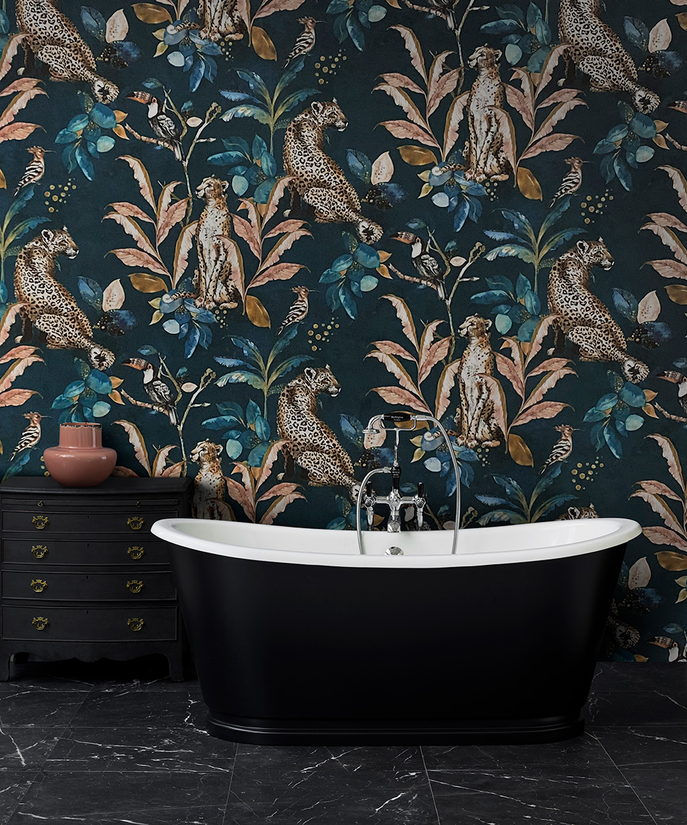 Black bathroom trend