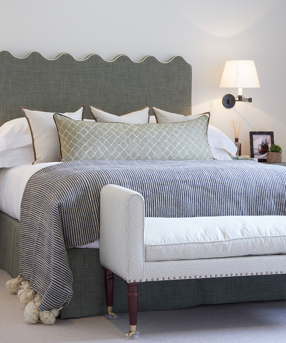 how to decorate a small space