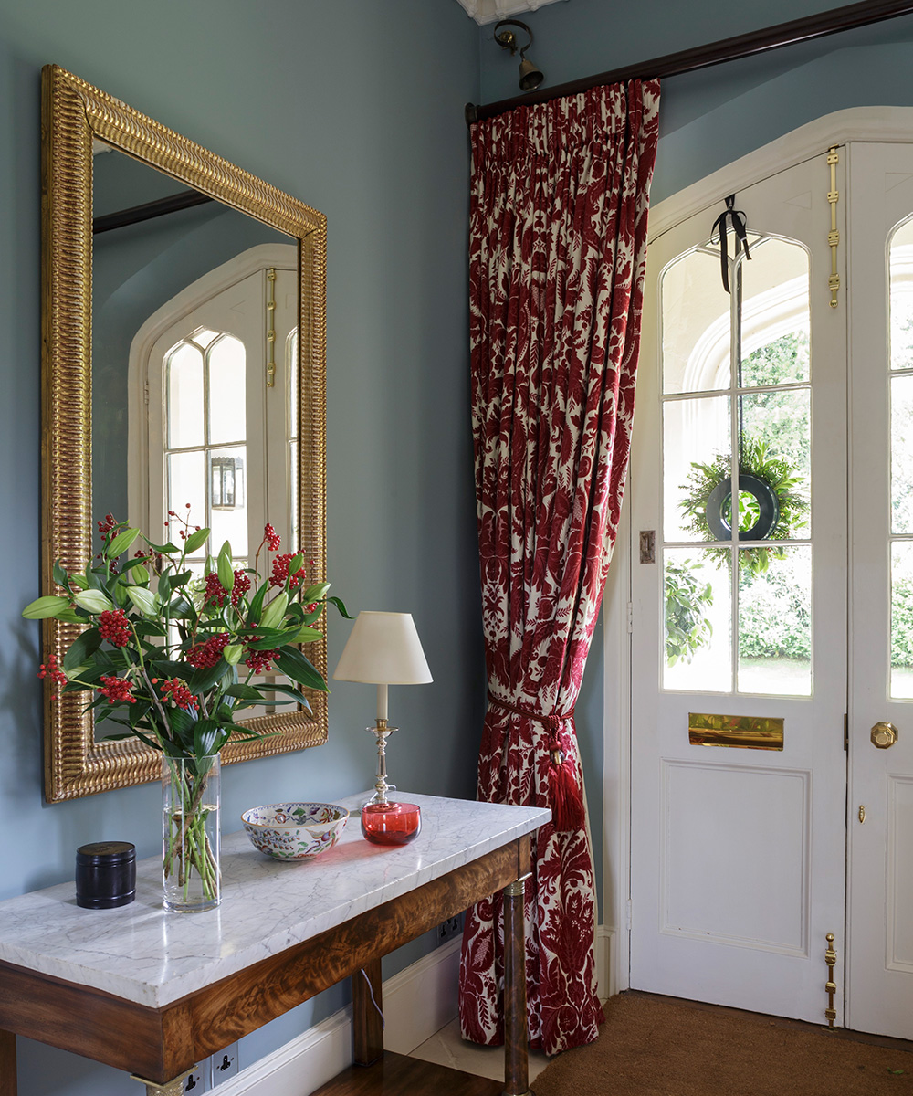 how to decorate small spaces