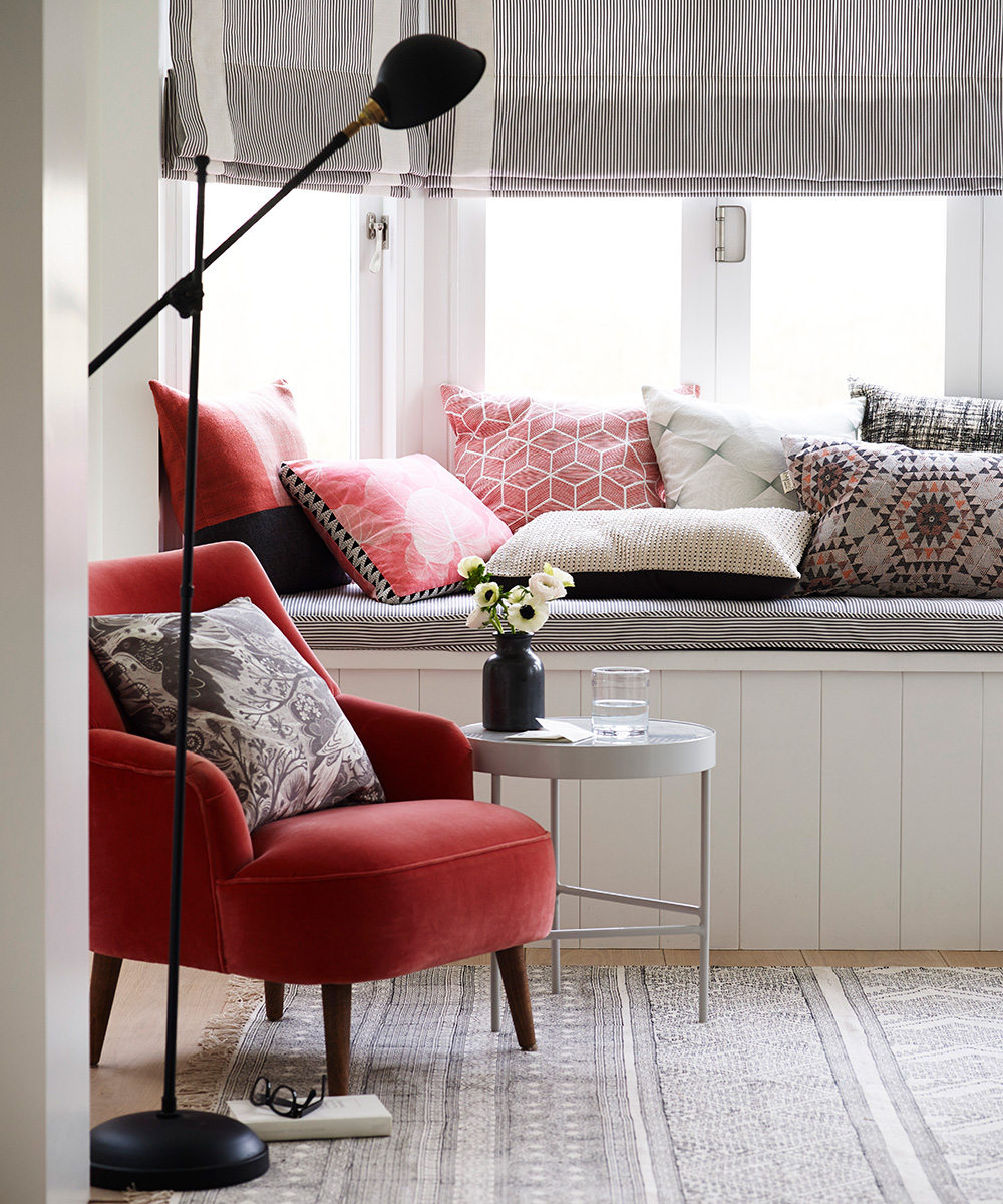 how to decorate small spaces
