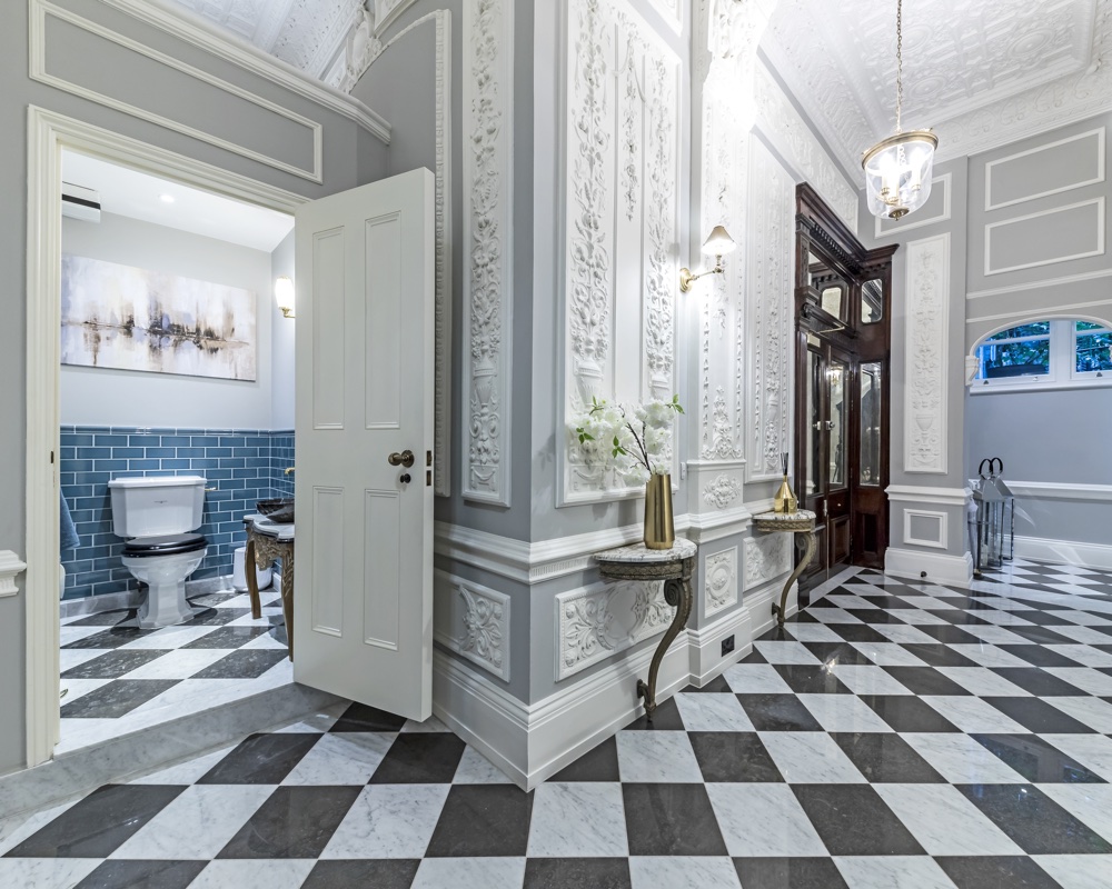 Titanic apartment