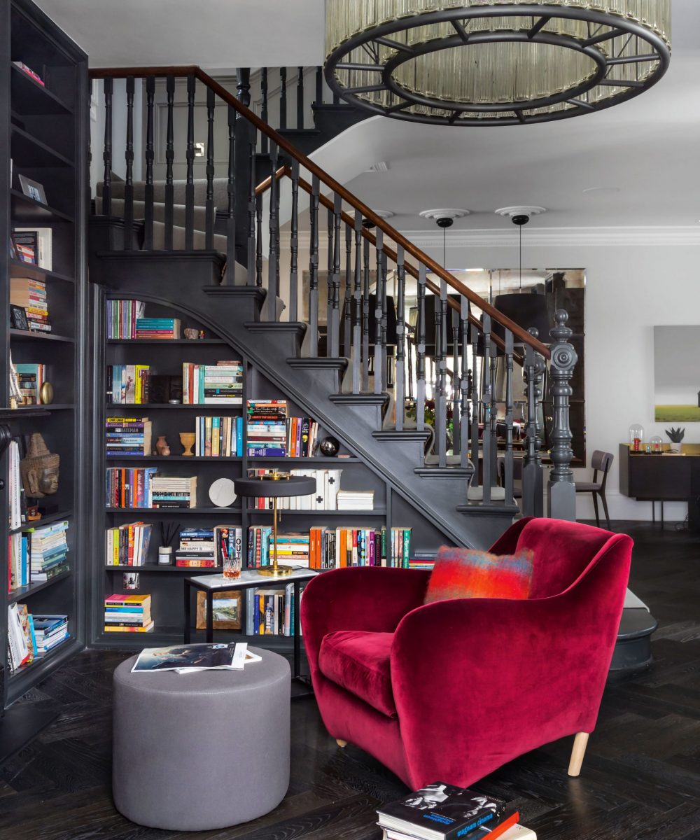 How to decorate a staircase 1