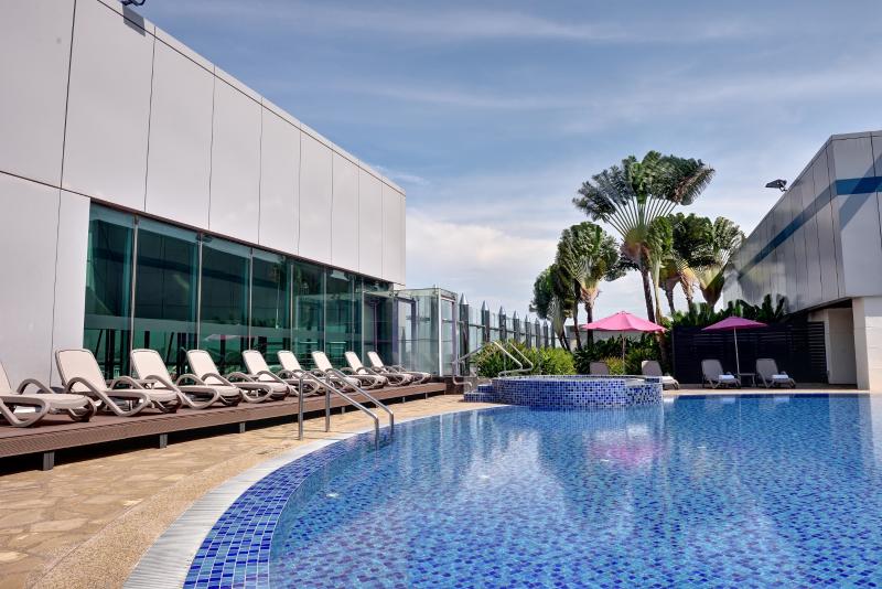 Changi airport - Terminal 1 - Transit - Rooftop Swimming Pool